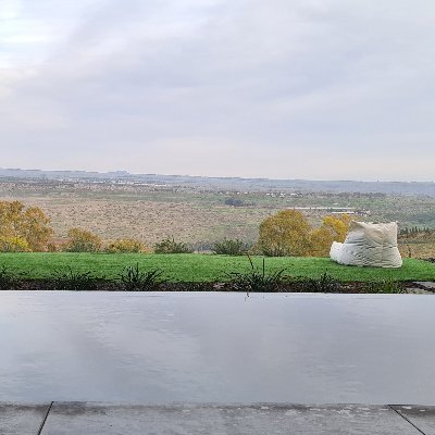 der_yiddishist's profile picture. איש עסקים ופוליטיקה. מתלבט מה אוהב יותר: יין או אידיש. מאמין שכל אחד צריך להחזיר עוקב. אחרת, תשמעו רק את עצמכם.