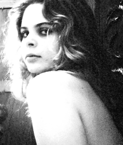 Love to: make people laugh, be crazy, be curious, say what's on my mind and fight for what's right! Really Love: Music, movies, TV series, nerd stuff.