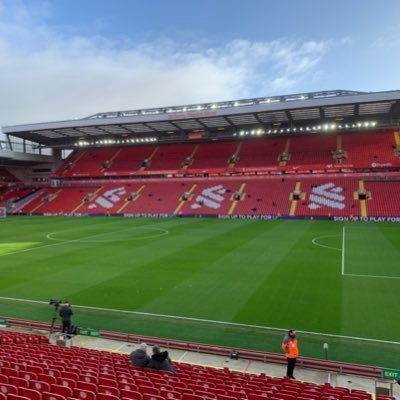 イギリス在住です。SNSでも少し人見知りですがよろしくお願いします。LFCが好きでアンフィールドによく行きます。世界体操2022観戦をきっかけに体操日本代表も応援中!→別アカウントに🤸‍♀️