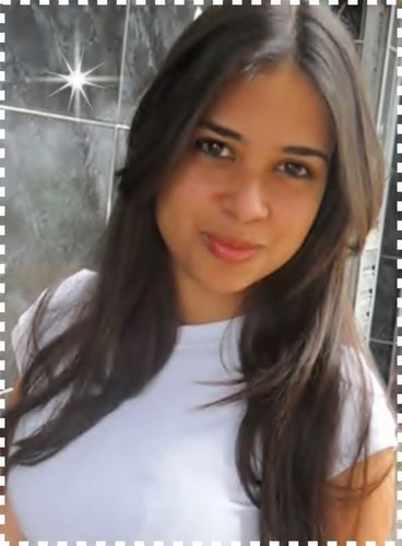 (I)mpaciente, (M)uito ciumenta, (P)reguiçosa, (E)stranha, (R)omântica, (F)rágil, (E)ducada, (I)nquieta, (T)eimosa e (A)trapalhada. Prazer, Essa Sou Eu.