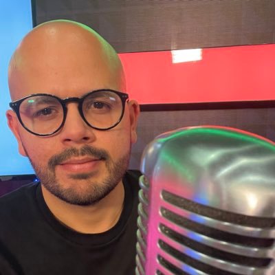 Creo y cuento historias. Todos los días interpretamos un personaje, tú decides el papel