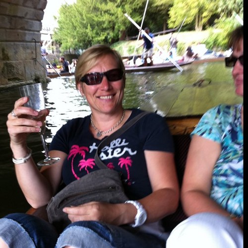 MrsPeeley's profile picture. A hardworking Mum who enjoys being nosy