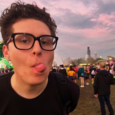 alwaysraddd's profile picture. too aware | everybody knows imma beat freak @pollen