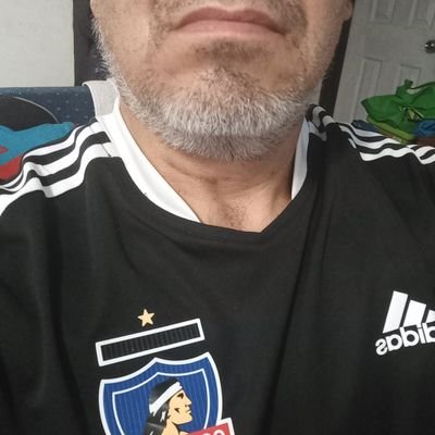 Hola a tod@s, abuelo feliz de 3 hermosos nietos y padre de 2 lindisimos hijos 
Vamos Colo Colo