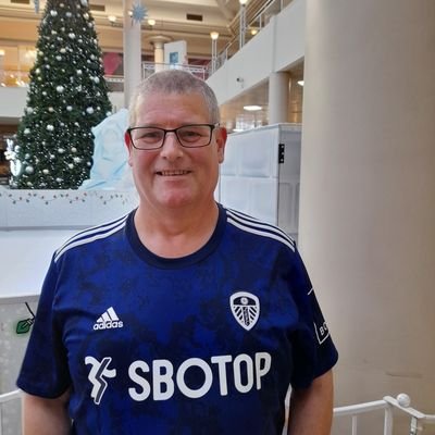 lufc 4eva. luv walking  the  dogs. married to sharon. dad to Jack and molly.