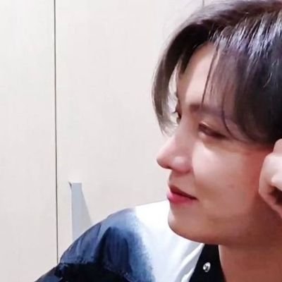 hi!! i have no idea how you ended up here. I hope you'll find some fun stuff. ✨
Hobi biased 😌🌸
she/her