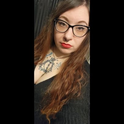 she/her. 33.
gaming. fandoms at randoms. reading nerd (DHr Era). resident of síorghrá (DA in Loc). chronically ill.  cliché as fuck. idgaf.