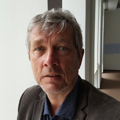 RonvanEs's profile picture. Mentor, schrijver, spreker, podcastmaker.