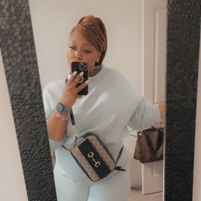 •Manifesting into the women I’ve dream of. •Black Mental Health Professional. •Pys.D