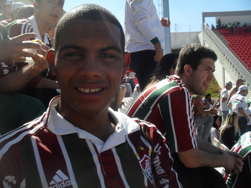 Cara maneiro, simpático , engraçado e amigo, pronto para fazer novas amizade e zoar geral