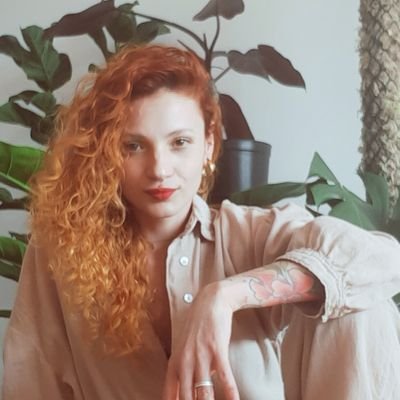 Aquela que faz uns furos.
Twitter pra postar os trabalhos polêmicos ;)