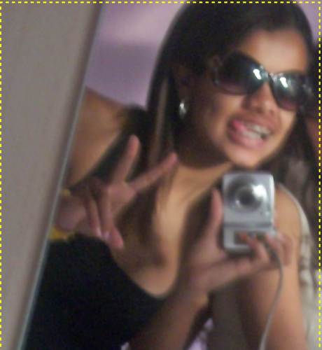 tenho 15 anos,gosto de funk,pagode,sertanejo univercitário.amoo ir em festas e dança muito funk kkkkk. meu passatempo e navegar na internet e cv com amigas.