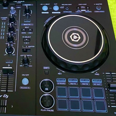 secretlivespro's profile picture. あなた自身もまだ気づいていない秘められた才能。努力だけは裏切らない、日々の努力は必ず繋がっていく🔥 挑戦者を応援します、一歩踏み出しましょう🔥🎤🎸🎧💃🕺ツアー中アーティストさんのオフ会、ライブブッキング、企画協力。初ライブ応援中。ご相談はDMまでお気軽に♪