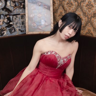 みずきはる▷東京▷モデル/俳優▷事務所所属▷時々コスプレイヤー▷社会人大学生▷黒髪ロングと目が特徴▷2025,10,7美月ハル展!!
