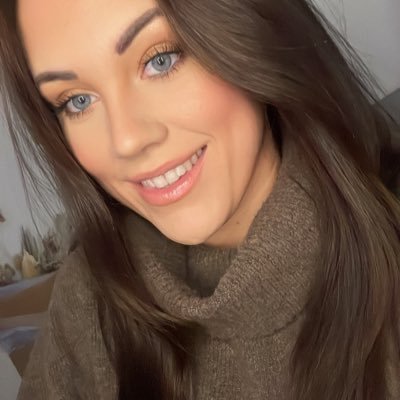 Teacher of maths @kingalfs 👩🏻🏫🔢 / BSc (Hons) Mathematics @PlymUni 👩🏻🎓 / Loves other than maths: 🐶,👨👩👧👦,🛍,🍫