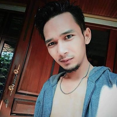 DewaGuntur7374's profile picture. 