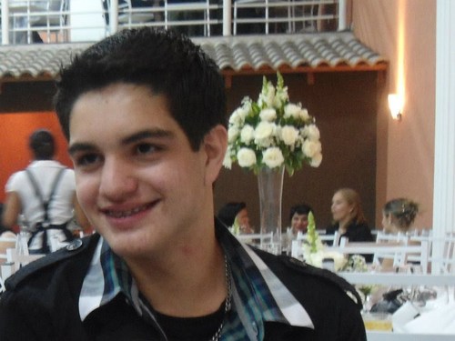 14 anos Jogador de futebol Ariano  Amo muito mesmo a perfeita @WhoisIssa  , http://t.co/UA7GoarlXk