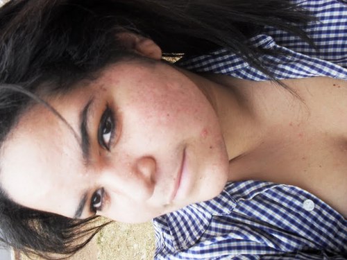 vivendo intensamente ,Criativa ,Sincera ,Anciosa , Ironica , no tanto perigosa ,realizando os meus sonhos !!!