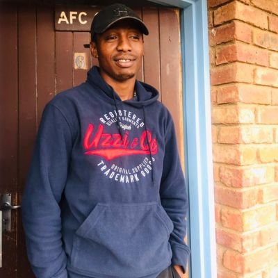 LongThakholi's profile picture. Too alien for earth, too human for outer space 👽