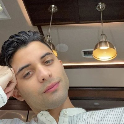 elizaxvelez's profile picture. 