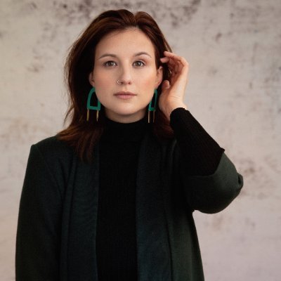 Autrice-compositrice-interprète
Montréal - Îles de la Madeleine
Onze, mon premier album solo, disponible sur toutes les plateformes