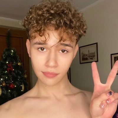 18 😝 17.5'' 🍆(19.5cm) I vers 🔁 I twink teen boy.
if you are horny and love to chat. $50 to make you cum