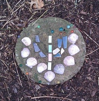 hliow's profile picture. Current Googler & former data scientist; speaks Hebrew, Reconstructed Middle Chinese, and Classic Mandarin; pursuer of calligraphy, thumb archery, and tea art.