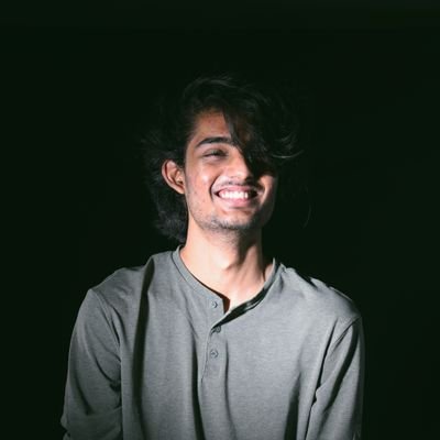 Tech Enthusiast and a budding Audiophile persuing UserExperience Design with a Professional Diploma in the Art of Photography