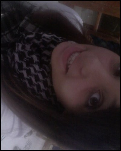 Naaum liigoo qee mee olheem daa cabeeçaa aos pés .. Porkee nunkaa farão miinhaa cabeçaa ee nunkaa chegaaraãoo aoos meoos pés ..