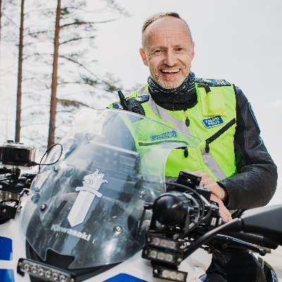 Komisario @Polamk, moottoripyöräpoliisien koulutus, #liikenne #poliisi. Voit tarkistaa tilin aitouden https://t.co/hJi5FpzOEg.