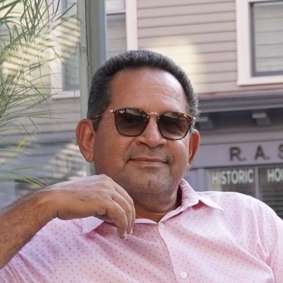 Empresario y Politico Amante de la naturaleza y de la cultura universal.