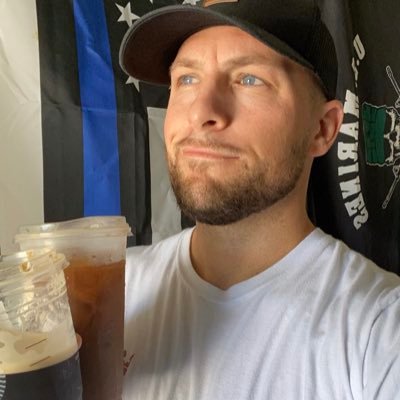 Born in the backwoods 🙂🇺🇸🇩🇰 Nutrition/Online Fitness Coach 🥬🍹Adventurer 🧗♂️ Travel ✈️...... Aries ♈️