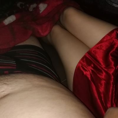 Somos pareja nueva y joven 26 y 28 años, en busca de experiencia en el Swinger. Nos gustaría ver y ser vistos, soft.