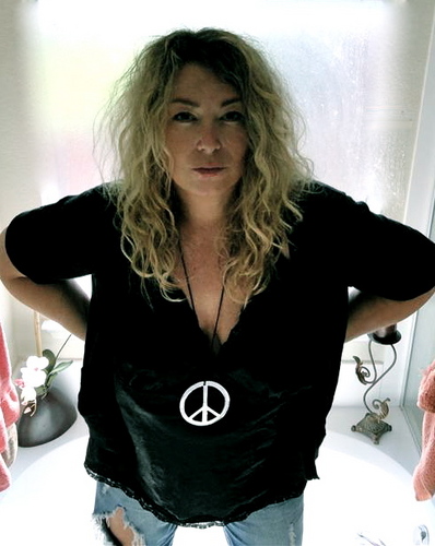 wendifoxspeaks's profile picture. This fast talking funny girl is a new breed of motivational speaker who's spun her optomistic brand of comedy into a career that has spanned two decades.