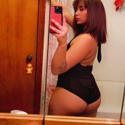 Side account for my OnlyFans 😝 Exclusive private photos of me that you can’t get anywhere else 😉