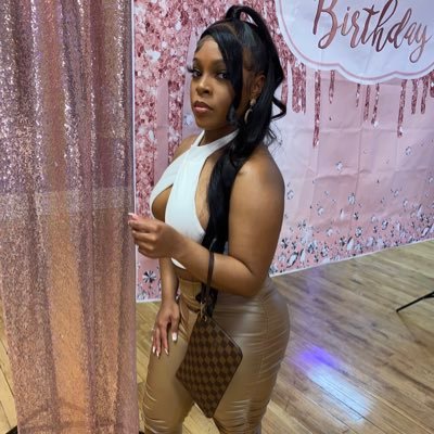 College Girl 📚| IG: Chemere__ 📸| SC: Icysisbabyy 💕| MU 🤍💙