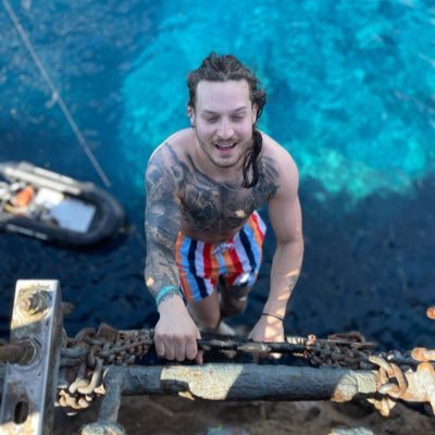 Kyle Thomas, Snowboarder. 97 til' infinity. https://t.co/xNoCQ5ASdk