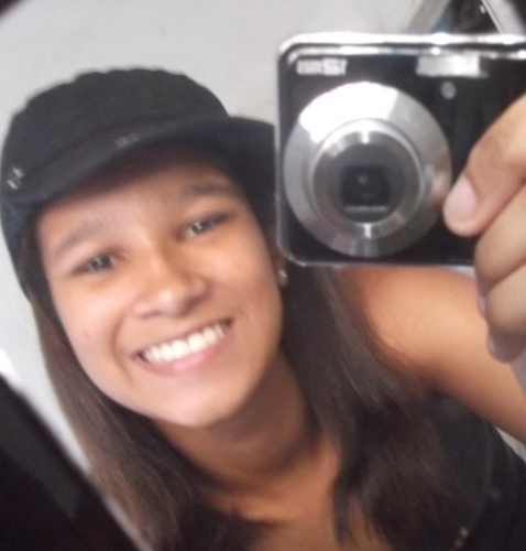 tenho 17 anos,sou cristã,legal,simpática,divertida!Gosto de: shopping, cinema,praia,doritos,chocolate,coca-cola,amo sair com amigos...