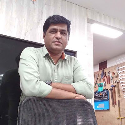 कभी जिंदगी एक पल में गुजर जाती है.......
कभी जिंदगी का एक पल नहीं गुजरता...........