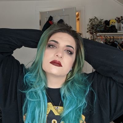 weary_witch_'s profile picture. • 22 
• 🌞♊•🌙♉•Asc♌•