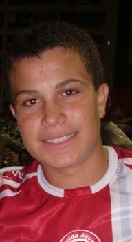 15 anos,estudante,Goleiro,Romantico,Alvirrubro De Coração,Não vivo sem Deus, família, amigos, música e futebol.Pernambucano com muito orgulho!
