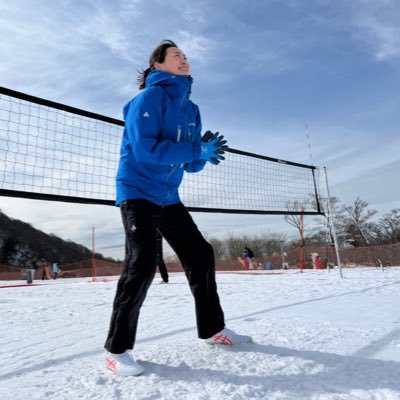 スノーバレーボールが広がればいいなぁー🥰    180cm 5’11” Spike height 302cm