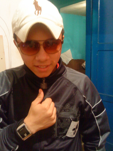 OOOie ;D  sou o  Mateus Dauzacker ,Tenho 16 anos eu moro em Campo Grande-MS. e se me seguir eu vou gostar muito.......;*