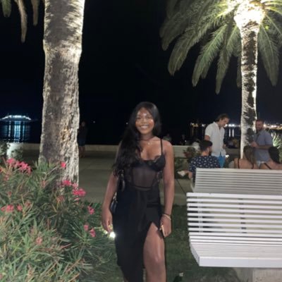 @codefirstgirls full stack nanodegree graduate 👩🏾💻 + software engineer