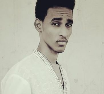 فے بيتنا السقف يتكئ علے گتف والدي، والأرض تثبتها سجدات أمي🖤
