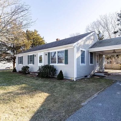 Now booking Fall 2022! 🌊 Falmouth, MA 📍 Cape Cod Rental 🦞 3 bedroom 1.5 bath 🏡