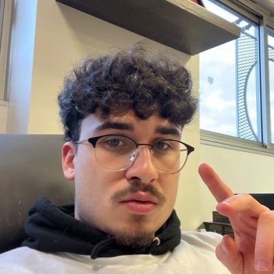 CharlyLoubier's profile picture. Du respect pour le coach @PNLMusic 🌍🫀