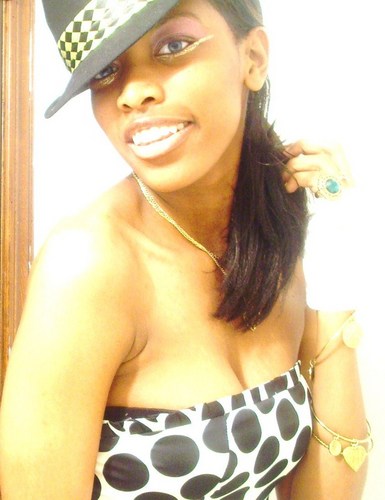 ♔*Spoiled*Lidde*Princezz* ♔
F.ck a Bio Jus Follow Me ! 
Cute Real Chick That Tweets Real Shyt . && If Yu Dnt Like It Feel Free 2 Give My Cookie A Kiss =)