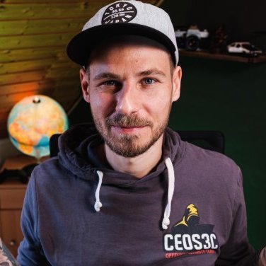 👨💻 Software Engineer turned Solopreneur | AI Wizard🧙
Building + teaching: https://t.co/lX8G1ht9pi | https://t.co/gbM90AkVMn | https://t.co/iwJSdWadV3
Code. Build. Teach.