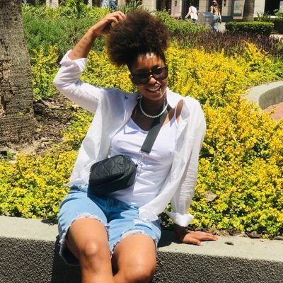 HonoluluLisa's profile picture. Girl dreams enormous in this small World. 

IG: Monalisa Honolulu